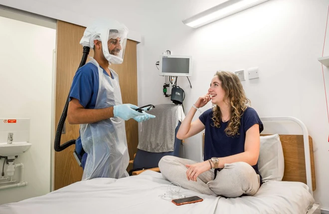 Anh: Tuyển t&igrave;nh nguyện vi&ecirc;n tham gia nghi&ecirc;n cứu vắc-xin Covid-19, th&ugrave; lao hơn 100 triệu cho 2 tuần nhưng bạn sẽ bị nhiễm virus - Ảnh 4.