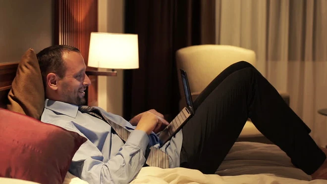 Mua m&aacute;y t&iacute;nh để l&agrave;m việc tại nh&agrave;, tại sao n&ecirc;n chọn laptop thay v&igrave; desktop? - Ảnh 4.