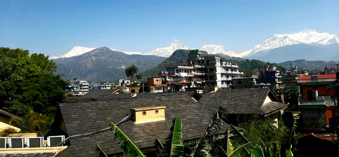 C&aacute;ch ly dịch Covid-19 khiến kh&ocirc;ng kh&iacute; trong l&agrave;nh hơn, người d&acirc;n Ấn Độ tận mắt thấy lại được d&atilde;y Himalayas sau 30 năm - Ảnh 2.