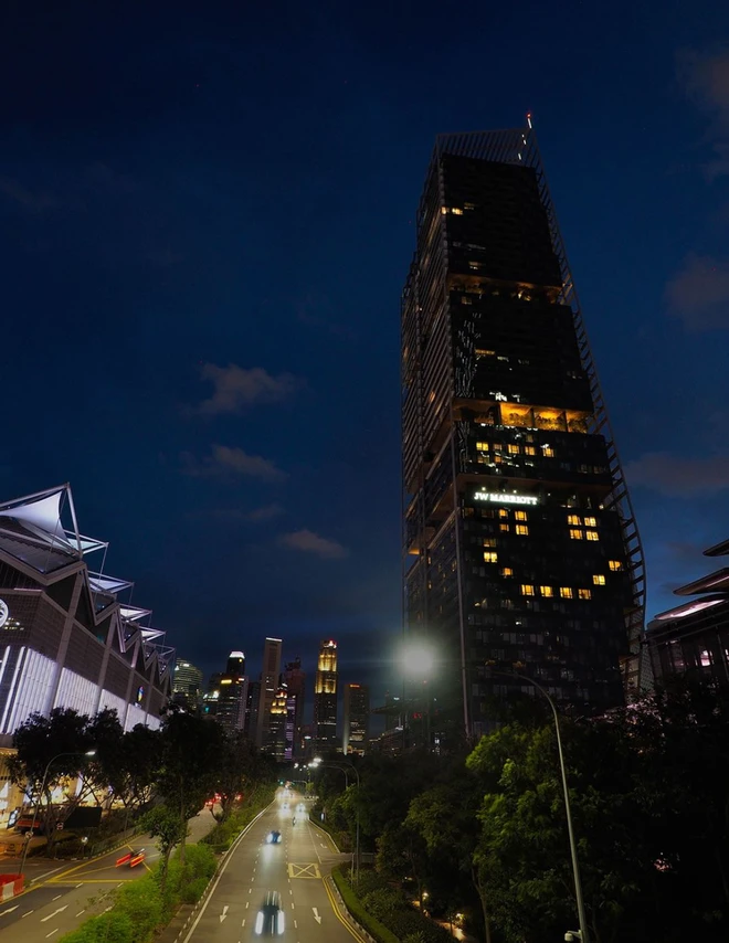 Mặt tiền kh&aacute;ch sạn khắp Ch&acirc;u &Aacute; đồng loạt nở nụ cười, kh&iacute;ch lệ tinh thần mọi người trong cuộc chiến chống Covid-19 - Ảnh 3.