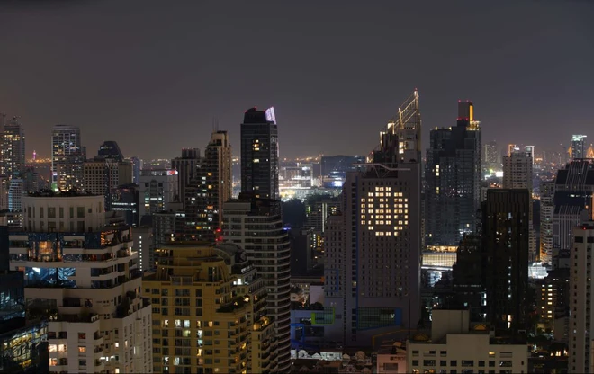 Mặt tiền kh&aacute;ch sạn khắp Ch&acirc;u &Aacute; đồng loạt nở nụ cười, kh&iacute;ch lệ tinh thần mọi người trong cuộc chiến chống Covid-19 - Ảnh 4.