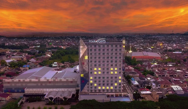 Mặt tiền kh&aacute;ch sạn khắp Ch&acirc;u &Aacute; đồng loạt nở nụ cười, kh&iacute;ch lệ tinh thần mọi người trong cuộc chiến chống Covid-19 - Ảnh 5.