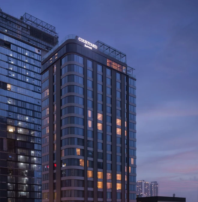 Mặt tiền kh&aacute;ch sạn khắp Ch&acirc;u &Aacute; đồng loạt nở nụ cười, kh&iacute;ch lệ tinh thần mọi người trong cuộc chiến chống Covid-19 - Ảnh 7.