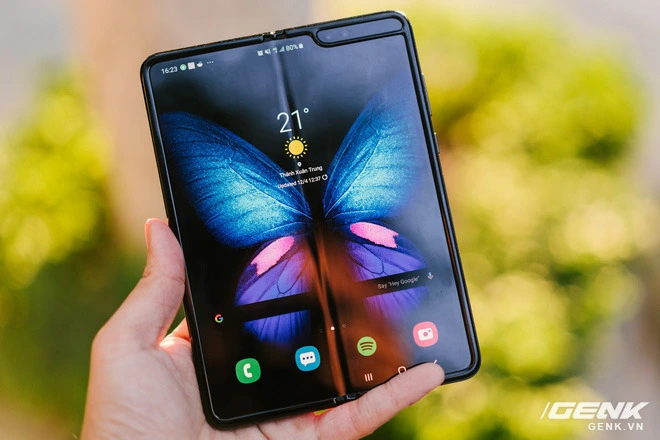 Xuất hiện th&ecirc;m những chi tiết lộ mới về Galaxy Fold 2: kh&ocirc;ng c&oacute; b&uacute;t S Pen, nhẹ hơn tới 15%, m&agrave;n rộng hơn - Ảnh 1.