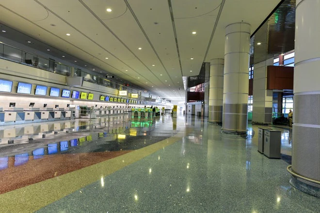 Ch&ugrave;m ảnh c&aacute;c s&acirc;n bay kh&ocirc;ng một b&oacute;ng người tại Mỹ cho thấy Covid-19 đ&atilde; t&agrave;n ph&aacute; ng&agrave;nh h&agrave;ng kh&ocirc;ng khủng khiếp thế n&agrave;o - Ảnh 13.