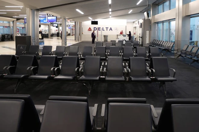 Ch&ugrave;m ảnh c&aacute;c s&acirc;n bay kh&ocirc;ng một b&oacute;ng người tại Mỹ cho thấy Covid-19 đ&atilde; t&agrave;n ph&aacute; ng&agrave;nh h&agrave;ng kh&ocirc;ng khủng khiếp thế n&agrave;o - Ảnh 18.