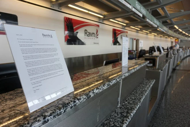 Ch&ugrave;m ảnh c&aacute;c s&acirc;n bay kh&ocirc;ng một b&oacute;ng người tại Mỹ cho thấy Covid-19 đ&atilde; t&agrave;n ph&aacute; ng&agrave;nh h&agrave;ng kh&ocirc;ng khủng khiếp thế n&agrave;o - Ảnh 21.