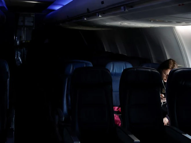 Ch&ugrave;m ảnh c&aacute;c s&acirc;n bay kh&ocirc;ng một b&oacute;ng người tại Mỹ cho thấy Covid-19 đ&atilde; t&agrave;n ph&aacute; ng&agrave;nh h&agrave;ng kh&ocirc;ng khủng khiếp thế n&agrave;o - Ảnh 27.