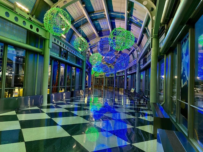 Ch&ugrave;m ảnh c&aacute;c s&acirc;n bay kh&ocirc;ng một b&oacute;ng người tại Mỹ cho thấy Covid-19 đ&atilde; t&agrave;n ph&aacute; ng&agrave;nh h&agrave;ng kh&ocirc;ng khủng khiếp thế n&agrave;o - Ảnh 5.