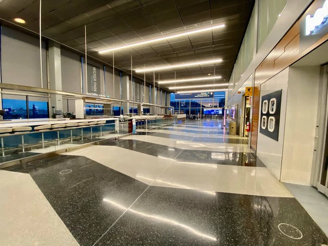 Ch&ugrave;m ảnh c&aacute;c s&acirc;n bay kh&ocirc;ng một b&oacute;ng người tại Mỹ cho thấy Covid-19 đ&atilde; t&agrave;n ph&aacute; ng&agrave;nh h&agrave;ng kh&ocirc;ng khủng khiếp thế n&agrave;o - Ảnh 6.