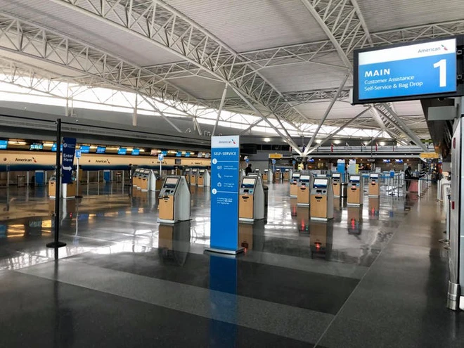 Ch&ugrave;m ảnh c&aacute;c s&acirc;n bay kh&ocirc;ng một b&oacute;ng người tại Mỹ cho thấy Covid-19 đ&atilde; t&agrave;n ph&aacute; ng&agrave;nh h&agrave;ng kh&ocirc;ng khủng khiếp thế n&agrave;o - Ảnh 9.