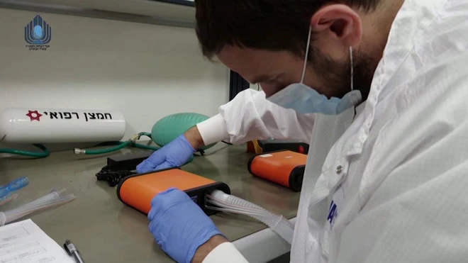 Video: Khi cả thế giới thiếu m&aacute;y thở, sự s&aacute;ng tạo v&agrave; l&ograve;ng trắc ẩn của con người trở th&agrave;nh v&ocirc; bi&ecirc;n - Ảnh 5.