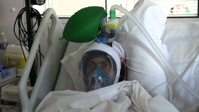 Video: Khi cả thế giới thiếu m&aacute;y thở, sự s&aacute;ng tạo v&agrave; l&ograve;ng trắc ẩn của con người trở th&agrave;nh v&ocirc; bi&ecirc;n - Ảnh 6.