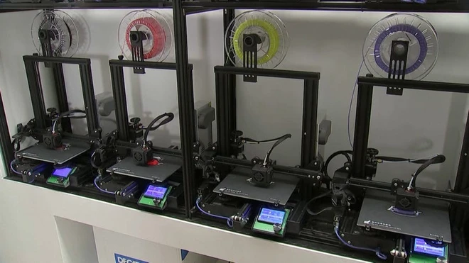 Video: Khi cả thế giới thiếu m&aacute;y thở, sự s&aacute;ng tạo v&agrave; l&ograve;ng trắc ẩn của con người trở th&agrave;nh v&ocirc; bi&ecirc;n - Ảnh 7.