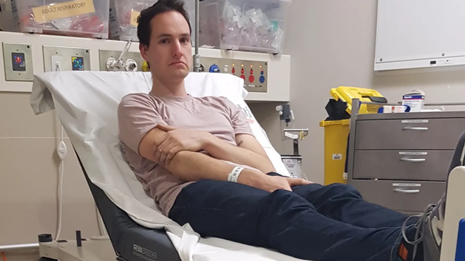 Nh&agrave; khoa học tự chế hệ thống cảnh b&aacute;o mỗi khi sờ tay l&ecirc;n mặt, chưa đ&acirc;u v&agrave;o đ&acirc;u th&igrave; bị tắc lu&ocirc;n cục nam ch&acirc;m trong mũi - Ảnh 1.