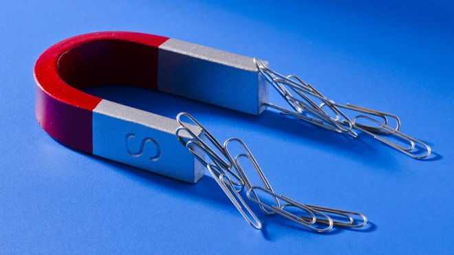 Nh&agrave; khoa học tự chế hệ thống cảnh b&aacute;o mỗi khi sờ tay l&ecirc;n mặt, chưa đ&acirc;u v&agrave;o đ&acirc;u th&igrave; bị tắc lu&ocirc;n cục nam ch&acirc;m trong mũi - Ảnh 2.