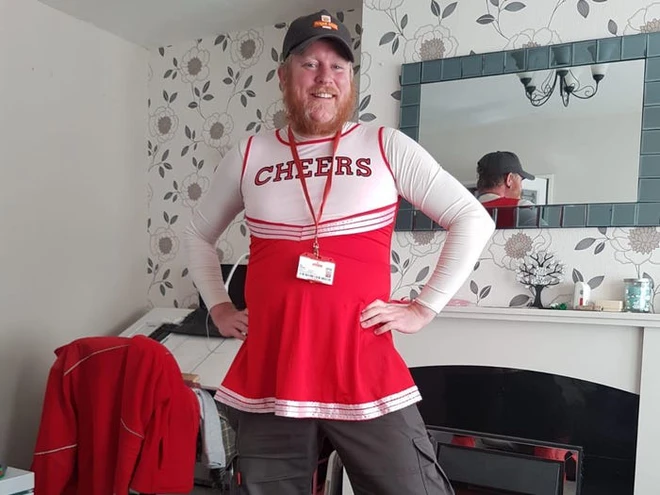 Anh thủ thư mỗi ng&agrave;y cosplay th&agrave;nh một nh&acirc;n vật kh&aacute;c nhau để cổ vũ tinh thần cho người d&acirc;n đang tự c&aacute;ch ly tại nh&agrave; - Ảnh 4.