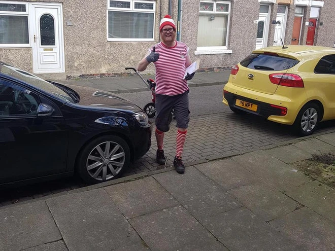 Anh thủ thư mỗi ng&agrave;y cosplay th&agrave;nh một nh&acirc;n vật kh&aacute;c nhau để cổ vũ tinh thần cho người d&acirc;n đang tự c&aacute;ch ly tại nh&agrave; - Ảnh 5.