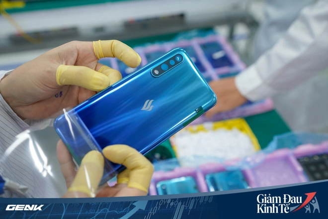 Trước Vsmart, v&igrave; sao người d&ugrave;ng ủng hộ h&agrave;ng ti&ecirc;u d&ugrave;ng, thời trang Made in Vietnam nhưng lại kh&ocirc;ng mặn m&agrave; với smartphone nội địa? - Ảnh 1.