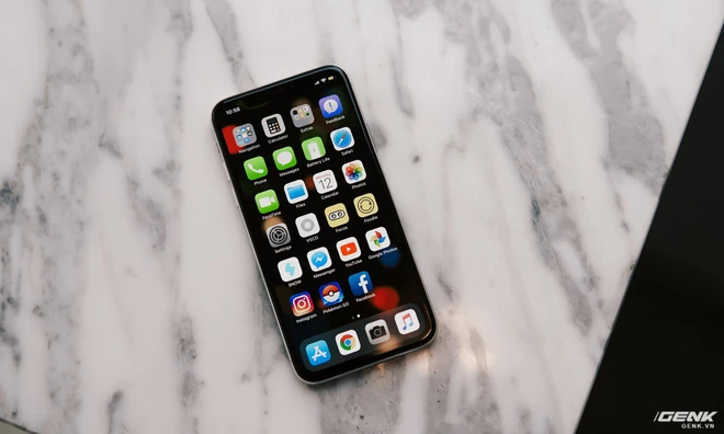 Trong tầm gi&aacute; 12 - 17 triệu, đ&acirc;y l&agrave; những mẫu smartphone đ&aacute;ng mua hơn iPhone SE 2020 mới - Ảnh 1.