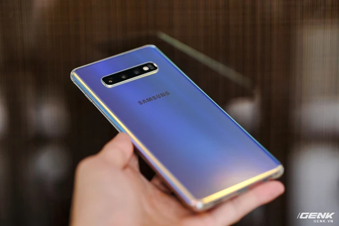 Trong tầm gi&aacute; 12 - 17 triệu, đ&acirc;y l&agrave; những mẫu smartphone đ&aacute;ng mua hơn iPhone SE 2020 mới - Ảnh 3.