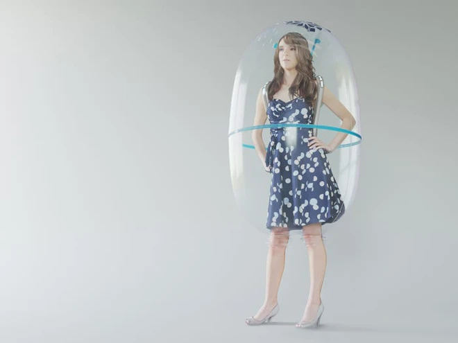 Sau Trung Quốc đến lượt &Yacute; ph&aacute;t triển nguy&ecirc;n mẫu bong b&oacute;ng to&agrave;n th&acirc;n gi&uacute;p bảo vệ mọi người khỏi COVID-19 - Ảnh 3.