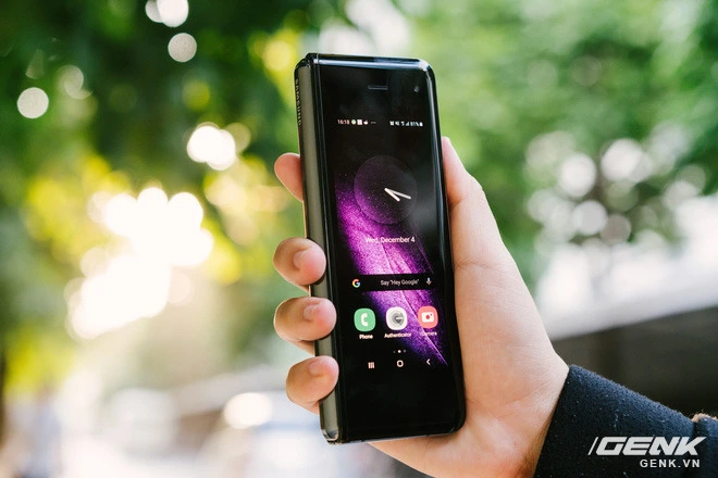 Những tin đồn đầu ti&ecirc;n về Galaxy Fold 2: m&agrave;n lớn hơn, gi&aacute; rẻ hơn, camera ẩn dưới m&agrave;n h&igrave;nh - Ảnh 2.