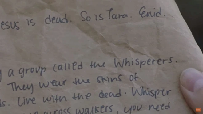 The Walking Dead &ldquo;hồi sinh&rdquo; 1 nh&acirc;n vật quan trọng trong trailer mới, nhưng lại phải ho&atilde;n chiếu v&ocirc; thời hạn v&igrave; Covid-19 - Ảnh 3.