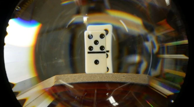 Qu&aacute; đặc biệt: Nhiếp ảnh gia tạo ra ống k&iacute;nh c&oacute; thể nh&igrave;n xuy&ecirc;n vật được chụp - Ảnh 1.