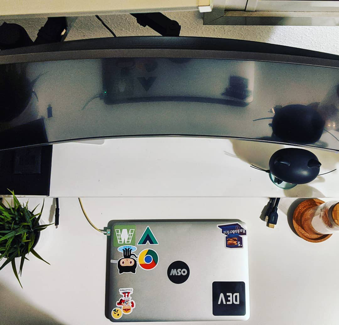 YouTuber tốn 3 năm để thiết kế g&oacute;c l&agrave;m việc cực xịn s&ograve; tại nh&agrave;, chỉ ri&ecirc;ng tiền phụ kiện cũng đ&atilde; ngốn 1.600 USD - Ảnh 3.