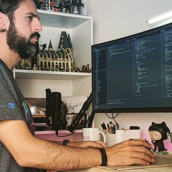 YouTuber tốn 3 năm để thiết kế g&oacute;c l&agrave;m việc cực xịn s&ograve; tại nh&agrave;, chỉ ri&ecirc;ng tiền phụ kiện cũng đ&atilde; ngốn 1.600 USD - Ảnh 6.