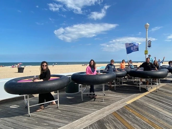 7749 phương ph&aacute;p gi&atilde;n c&aacute;ch x&atilde; hội cực độc đ&aacute;o của c&aacute;c nh&agrave; h&agrave;ng tr&ecirc;n thế giới khiến ai cũng phải mỉm cười - Ảnh 12.