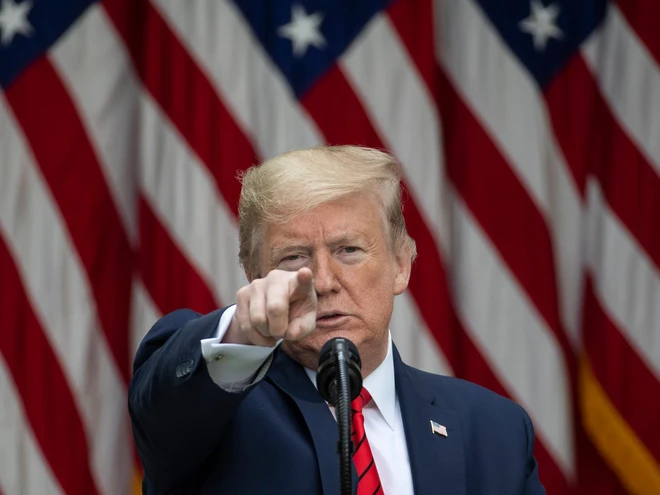 Tổng thống Trump đăng tweet mới, ngay lập tức bị Twitter ẩn đi v&igrave; l&yacute; do k&iacute;ch động bạo lực - Ảnh 1.