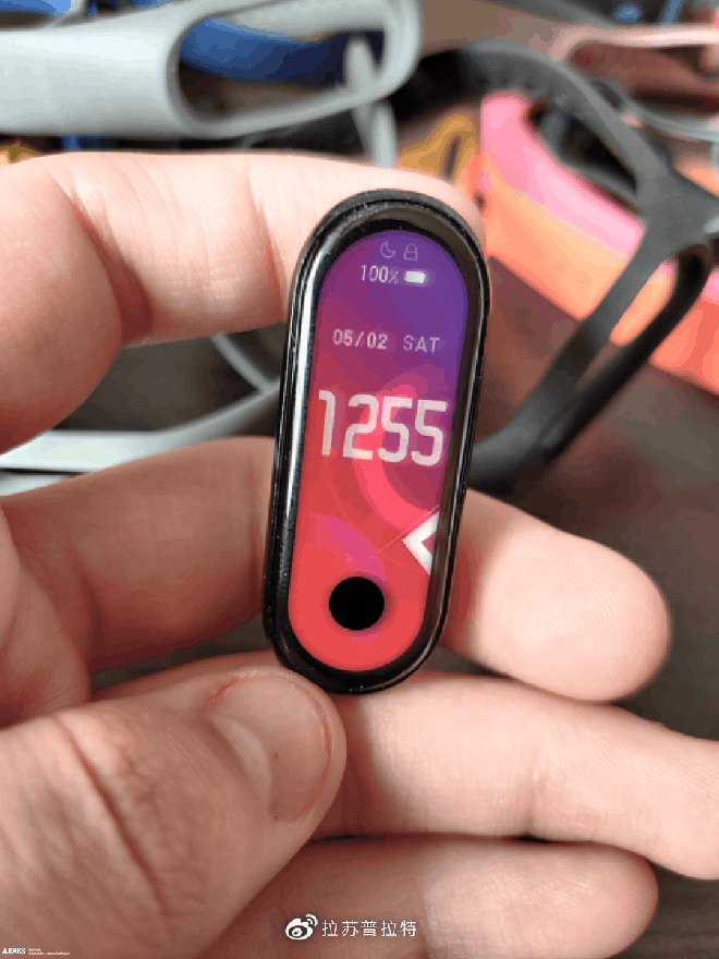 Xiaomi Mi Band 5 lộ h&igrave;nh ảnh thực tế với m&agrave;n h&igrave;nh đục lỗ - Ảnh 3.
