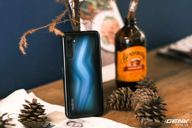 Trải nghiệm Realme 6 Pro: th&ecirc;m 1 triệu đồng để đổi lấy chip chơi game tốt hơn bản thường c&oacute; đ&aacute;ng kh&ocirc;ng? - Ảnh 1.