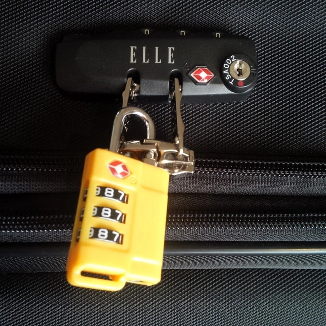 H&egrave; n&agrave;y đi du lịch, nhớ sắm th&ecirc;m v&agrave;i m&oacute;n phụ kiện để chuyến đi th&ecirc;m phần dễ chịu - Ảnh 1.