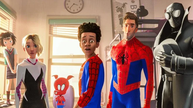 Đ&aacute;ng lẽ 3 phi&ecirc;n bản Spider-Man của Tom Holland, Tobey Maguire v&agrave; Andrew Garfield đ&atilde; c&oacute; dịp hội ngộ trong Into the Spider-Verse - Ảnh 1.
