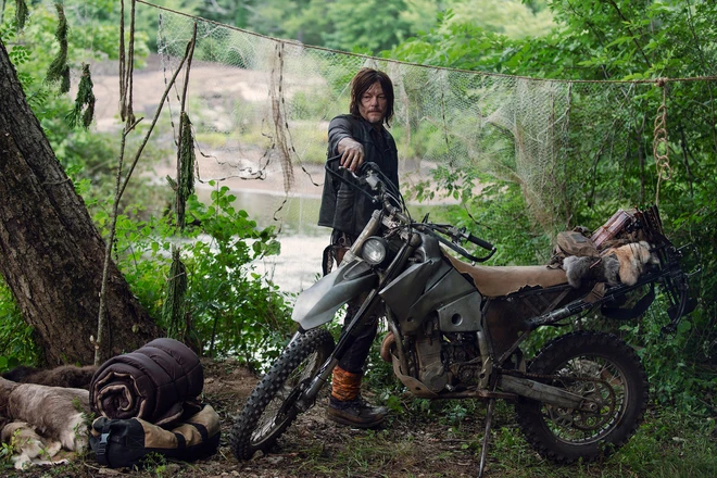 &ldquo;Daryl&rdquo; Norman Reedus l&yacute; giải v&igrave; sao The Walking Dead vẫn &ldquo;sống thọ&rdquo; sau 10 năm ph&aacute;t s&oacute;ng  - Ảnh 2.