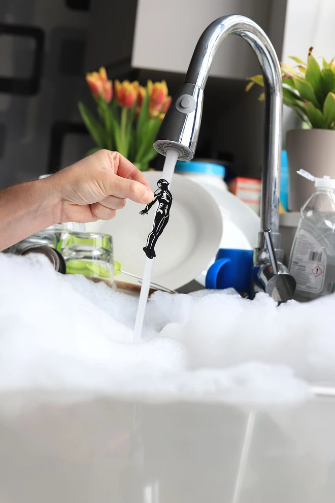 Chỉ cần cắt gh&eacute;p v&agrave;i mảnh giấy đơn giản, anh nghệ sĩ h&ocirc; biến ra h&agrave;ng loạt nh&acirc;n vật trong c&aacute;c bom tấn thế giới theo c&aacute;ch cực s&aacute;ng tạo - Ảnh 10.