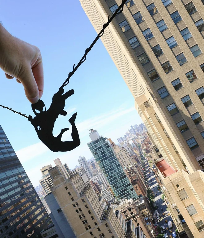 Chỉ cần cắt gh&eacute;p v&agrave;i mảnh giấy đơn giản, anh nghệ sĩ h&ocirc; biến ra h&agrave;ng loạt nh&acirc;n vật trong c&aacute;c bom tấn thế giới theo c&aacute;ch cực s&aacute;ng tạo - Ảnh 14.