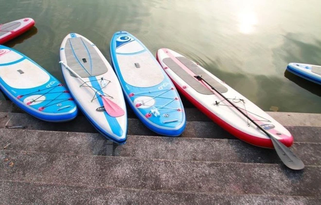 Trải nghiệm ch&egrave;o thuyền SUP - nh&uacute;n nhảy mặt nước Hồ T&acirc;y giữa ng&agrave;y H&agrave; Nội 39 độ - Ảnh 3.