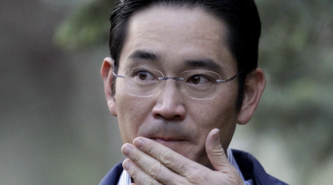 Vừa mới được &acirc;n x&aacute; kh&ocirc;ng l&acirc;u, &ldquo;Th&aacute;i tử&rdquo; Samsung bị bắt giữ lần 2 v&igrave; tội gian lận v&agrave; thao t&uacute;ng thị trường  - Ảnh 1.