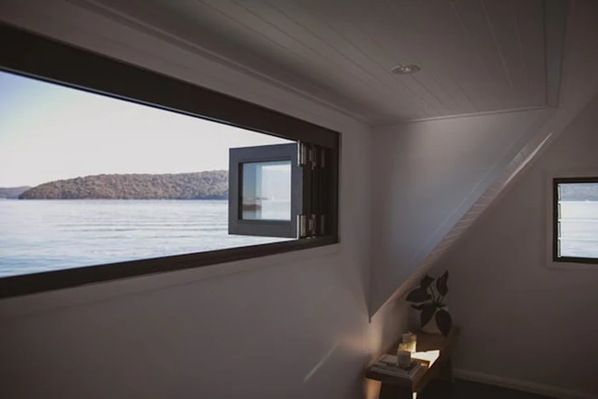 Biệt thự nổi d&agrave;nh cho 2 người, gi&aacute; 1.100 USD mỗi đ&ecirc;m v&agrave; sử dụng ho&agrave;n to&agrave;n năng lượng mặt trời - Bạn c&oacute; muốn thu&ecirc;? - Ảnh 3.