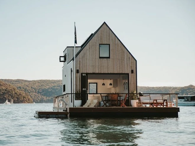 Biệt thự nổi d&agrave;nh cho 2 người, gi&aacute; 1.100 USD mỗi đ&ecirc;m v&agrave; sử dụng ho&agrave;n to&agrave;n năng lượng mặt trời - Bạn c&oacute; muốn thu&ecirc;? - Ảnh 4.