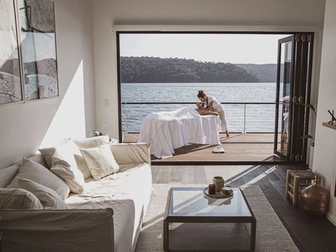 Biệt thự nổi d&agrave;nh cho 2 người, gi&aacute; 1.100 USD mỗi đ&ecirc;m v&agrave; sử dụng ho&agrave;n to&agrave;n năng lượng mặt trời - Bạn c&oacute; muốn thu&ecirc;? - Ảnh 6.