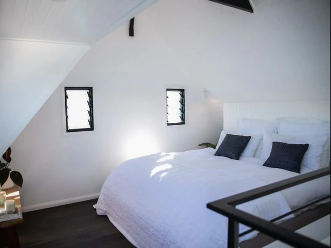 Biệt thự nổi d&agrave;nh cho 2 người, gi&aacute; 1.100 USD mỗi đ&ecirc;m v&agrave; sử dụng ho&agrave;n to&agrave;n năng lượng mặt trời - Bạn c&oacute; muốn thu&ecirc;? - Ảnh 8.