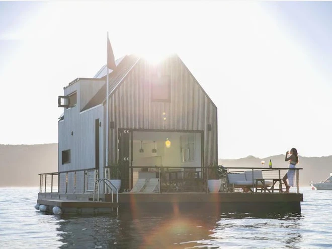 Biệt thự nổi d&agrave;nh cho 2 người, gi&aacute; 1.100 USD mỗi đ&ecirc;m v&agrave; sử dụng ho&agrave;n to&agrave;n năng lượng mặt trời - Bạn c&oacute; muốn thu&ecirc;? - Ảnh 10.