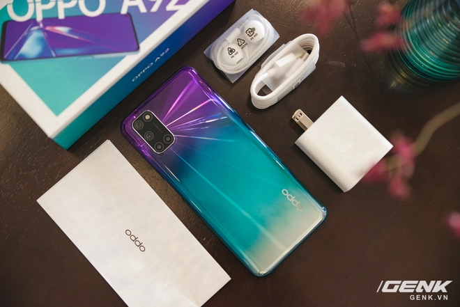 Tr&ecirc;n tay OPPO A92 m&agrave;u t&iacute;m mới: mặt lưng lạ đẹp, gi&aacute; kh&ocirc;ng đổi - Ảnh 1.