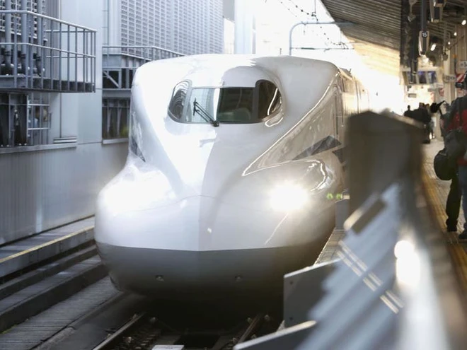 C&ugrave;ng nh&igrave;n lại lịch sử hoạt động của t&agrave;u si&ecirc;u tốc Shinkansen, niềm tự h&agrave;o Nhật Bản với phi&ecirc;n bản mới nhất c&oacute; thể chạy ngon ơ ngay cả khi động đất - Ảnh 3.