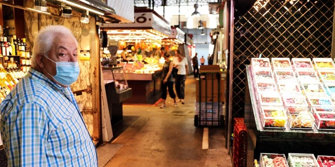 Nghi&ecirc;n cứu mới cho thấy chiến lược miễn dịch cộng đồng với COVID-19 gần như kh&ocirc;ng thể th&agrave;nh c&ocirc;ng - Ảnh 1.